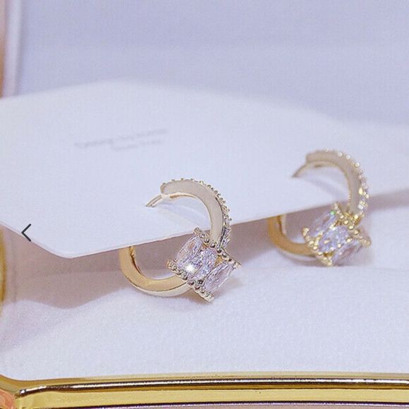 ⭐️10k Gold Plated Petite CZ Diamond Barrel Huggies💖 - Picture 3 of 15